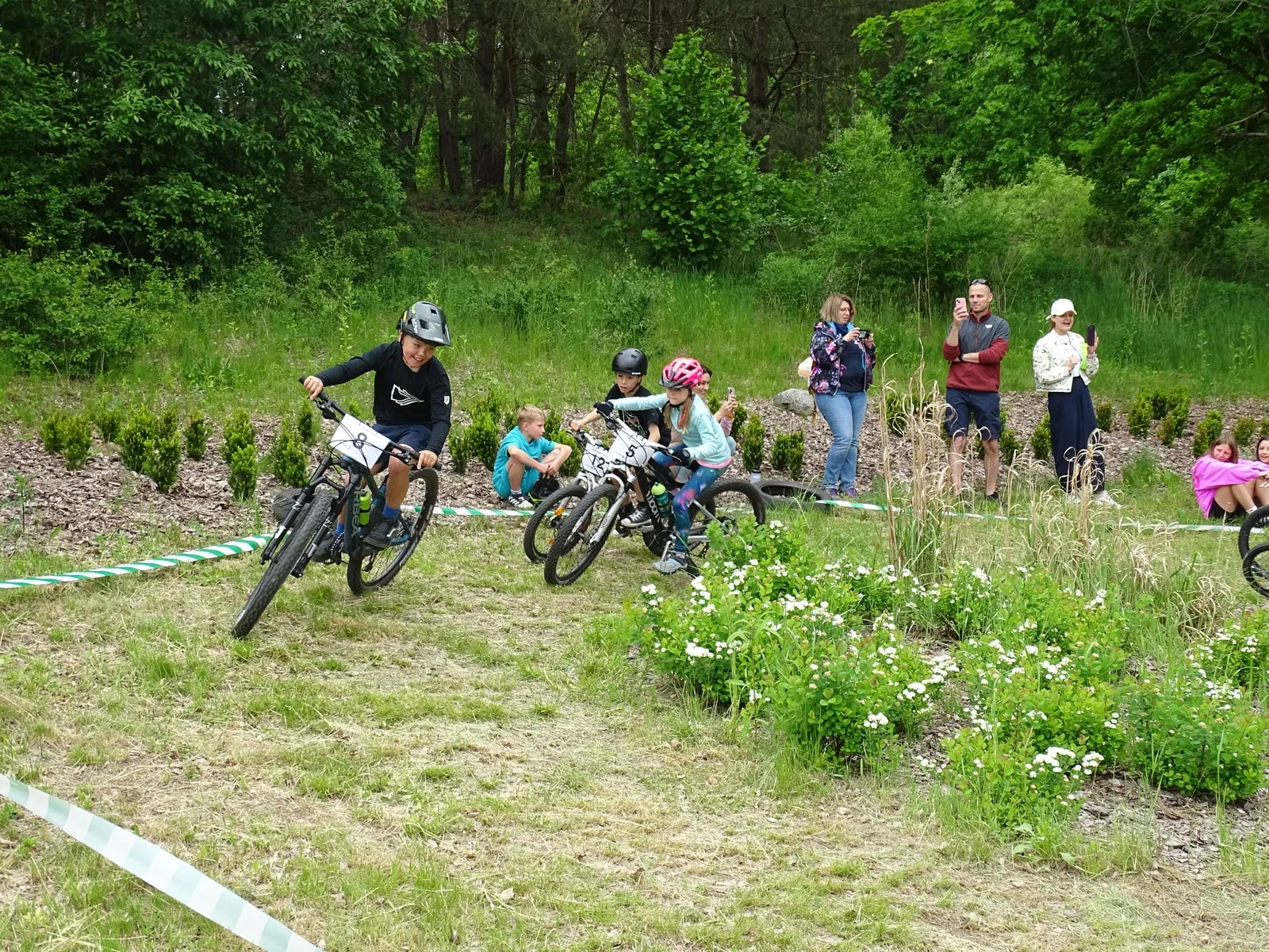 Wyścig dzieci na Żabim Short Tracku